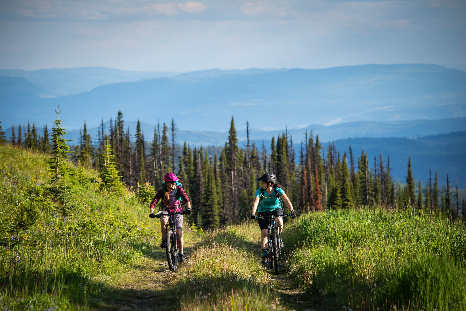friends riding in sun peaks
