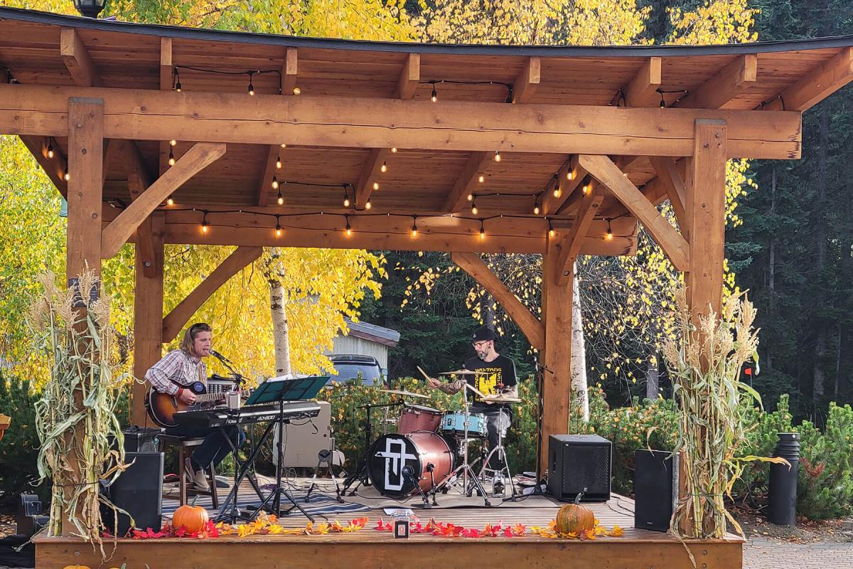 Outdoor Live Music Sun Peaks Resort   TheJamPresents 